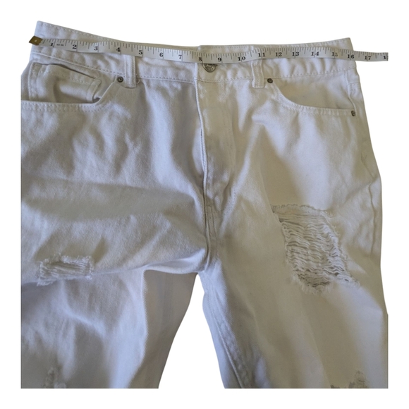 Distressed White Jeans, Size 9 - Picture 5 of 8